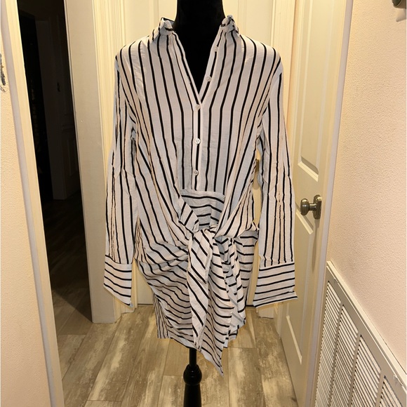 White and black wrap mini dress - Picture 2 of 2